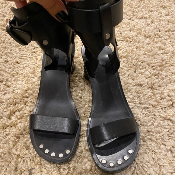 Black sandals with a little chunky heel - Picture 1 of 5